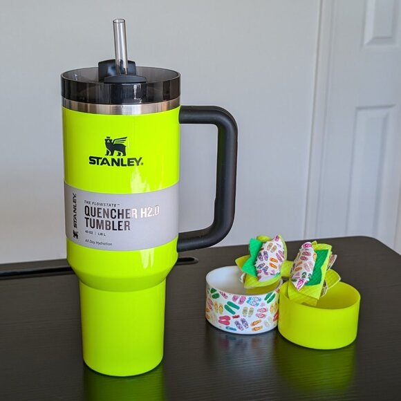 NWT Stanley 40oz Neon Yellow Tumbler w/ Matching Flip-Flops Bow & Boot - Picture 2 of 9